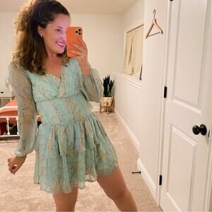 Who I am Boutique Blue Floral Long Sleeve Smocked Mini Dress Small